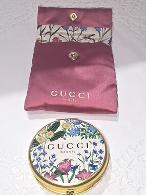 Gucci Beauty Pink Satin Cosmetic Pouch with Floral Compact Mirror
